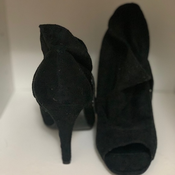 Heels - Picture 3 of 6